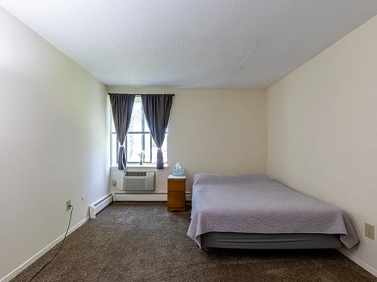 Montcalm Heights Apartments — Photo 8