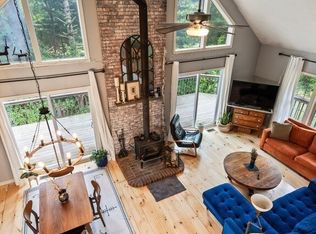 224 E Hill Rd, Brimfield, MA 01010