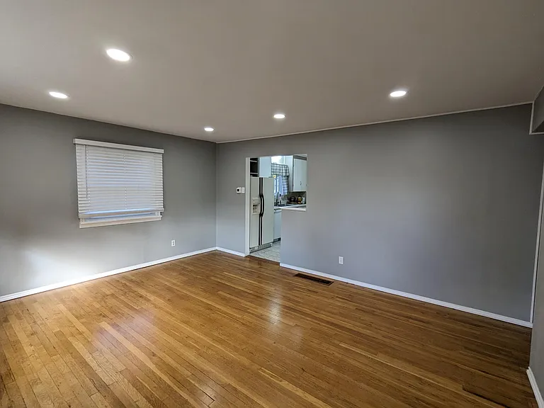 2404 W Kiernan Ave — Photo 18