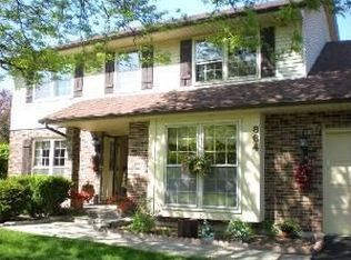864 Huntleigh Dr, Naperville, IL 60540