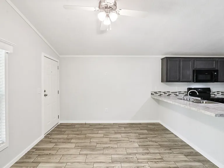 Woodview — Photo 25