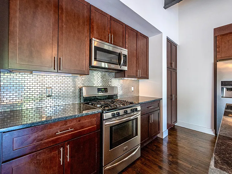 922 N Main St #212 — Photo 5