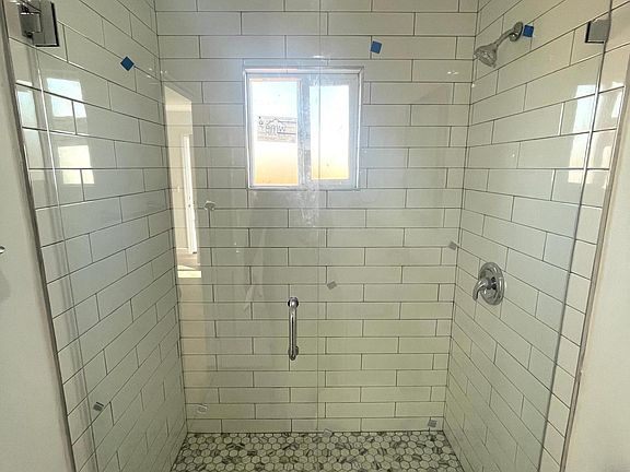 4th image of 231 E Hullett St #B
