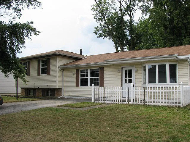 1388 Plantation Dr photo 1
