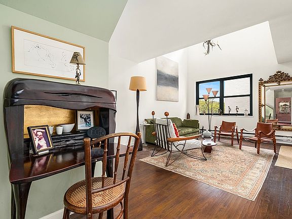2nd image of 634 Washington St APT 4B