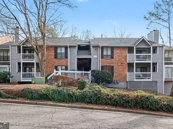 225 Warm Springs Cir, Roswell, GA 30075