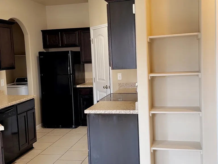 1209 Vanguard Ln #B — Photo 13