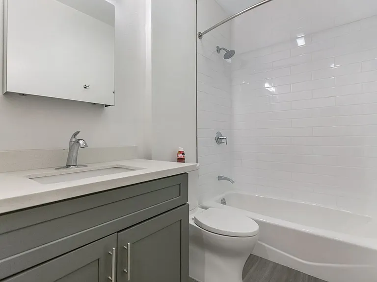 Beautiful 2 bedroom in Echo Park/Silver Lake with parking! **2 weeks off the rent — Photo 14