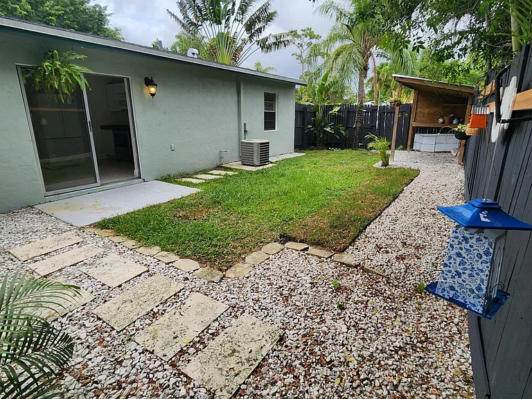 2167 Laura Ln #A — Photo 33