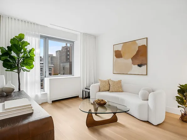 212 W 72nd St #8A, New York, NY 10023