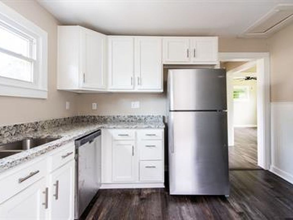 1st image of 104 E Madison St #3
