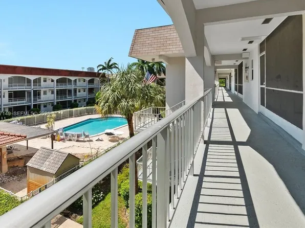 581 Blue Heron Dr APT 302-B, Hallandale Beach, FL 33009