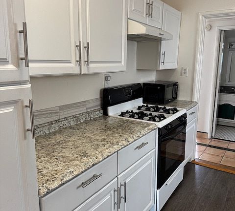 4th image of 2111 Plant Ave
