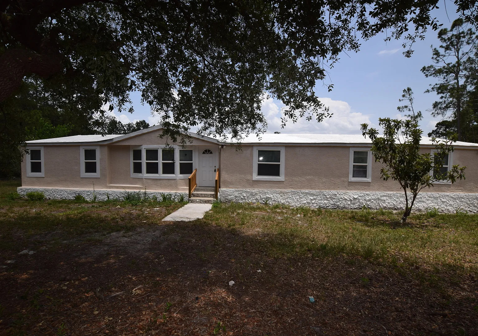 4 bedroom 2 bath home for rent at 40404 Holly Branch Rd Eustis, FL 32726 — Photo 2