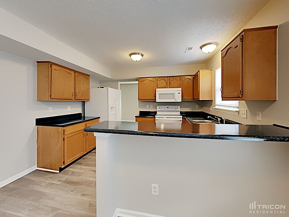5th image of 568 Bridgestone Dr