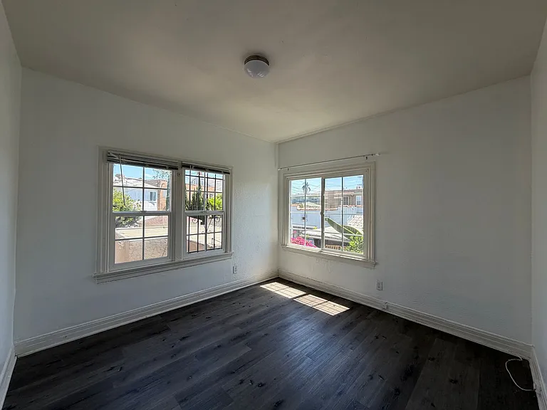 2616 Edgehill Dr — Photo 8