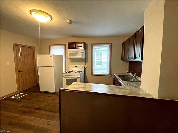 3rd image of 7604 Dudley Ave
