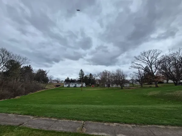 575 W Pearl St, Willard, OH 44890