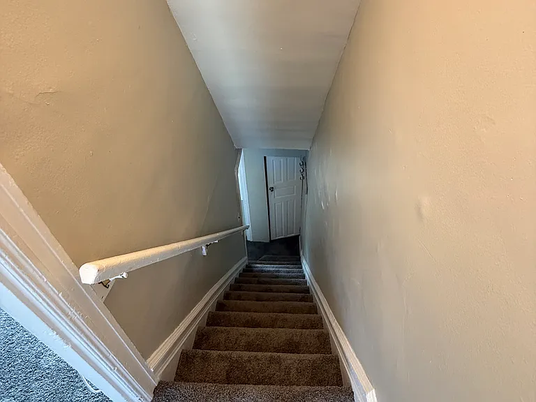 142 W Sycamore St — Photo 8