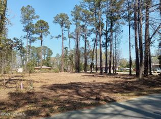 525 Vineland St, Whiteville, NC 28472