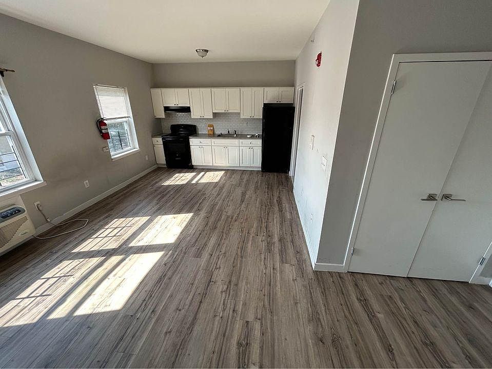 2nd image of 146 Hamilton Ave APT 401