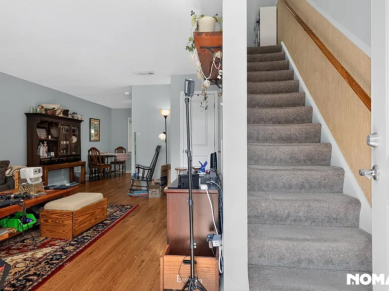 876 College Ave — Photo 13