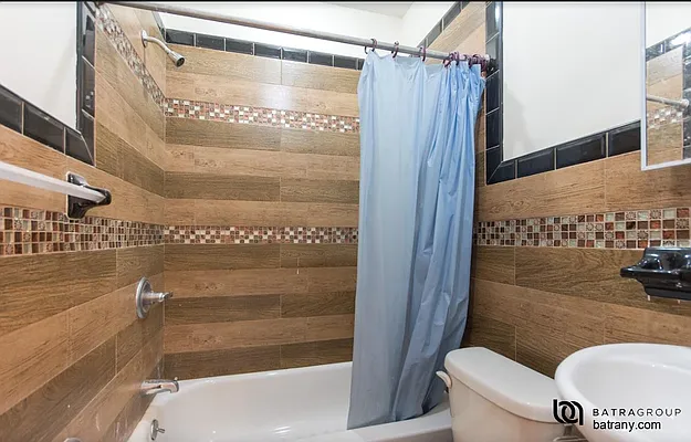 Rented by Batra Group Inc | media 28