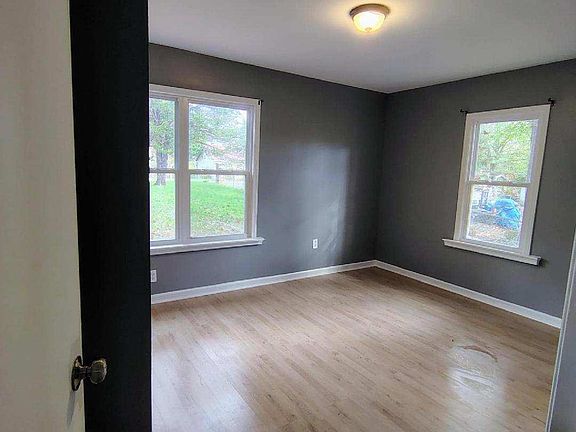 5th image of 50 Circle Dr