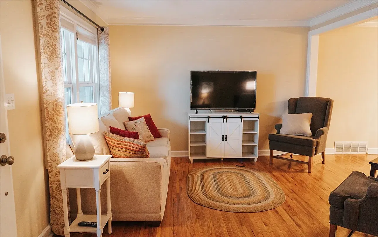 3 bed, 1332 sqft, $1,750 — Photo 2