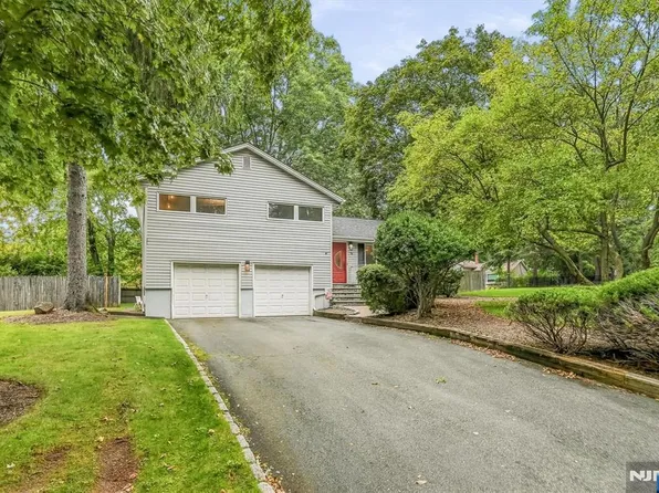 46 Standish Road, Hillsdale, NJ 07642
