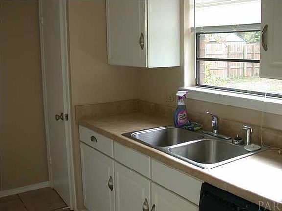 3rd image of 4227 Elmcrest Dr