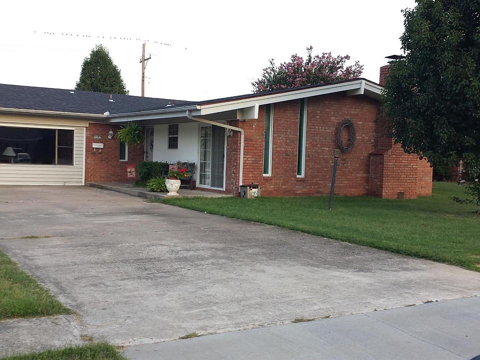 1st image of 1521 Pineywood Dr