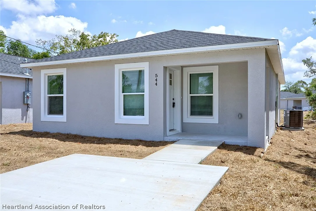3 bed, 2.0 bath, 1025 sqft, $1,650 — Photo 2