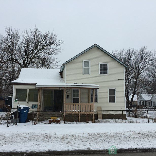 2nd image of 207 N 3rd St