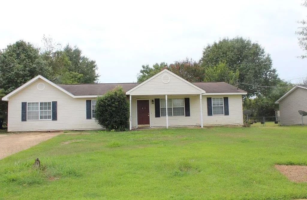 4 bed, 2336 sqft, $1,200 — Photo 1