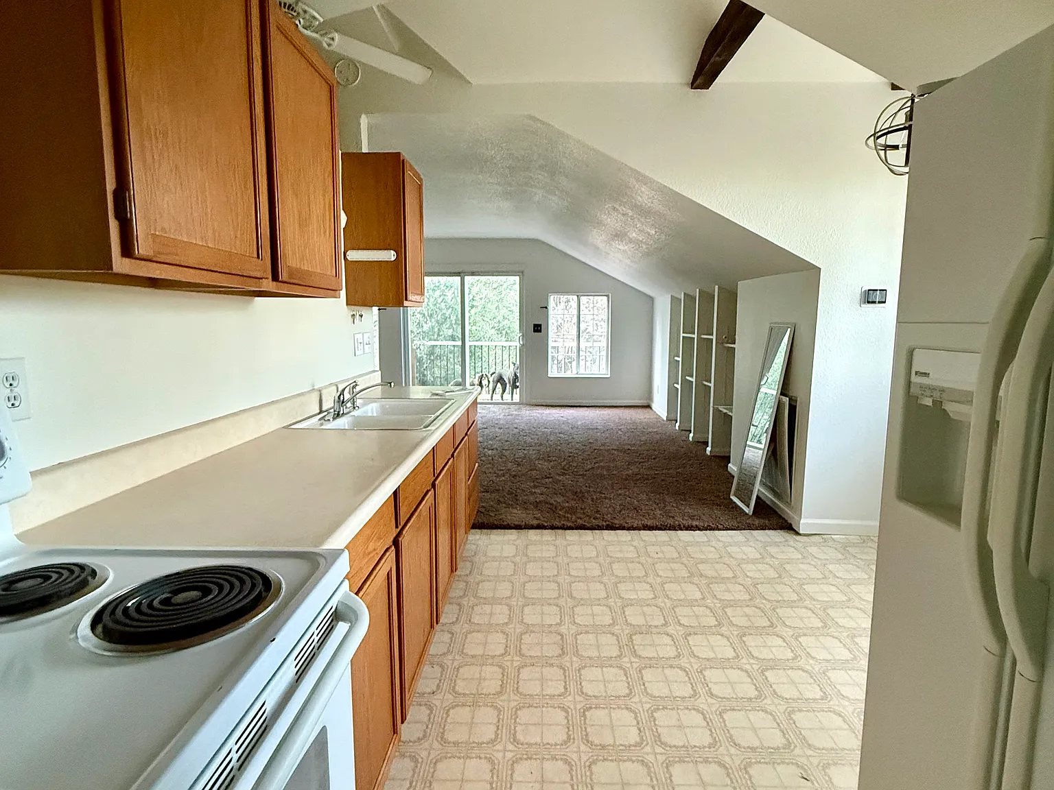 1 bed, 1100 sqft, $2,200 — Photo 3