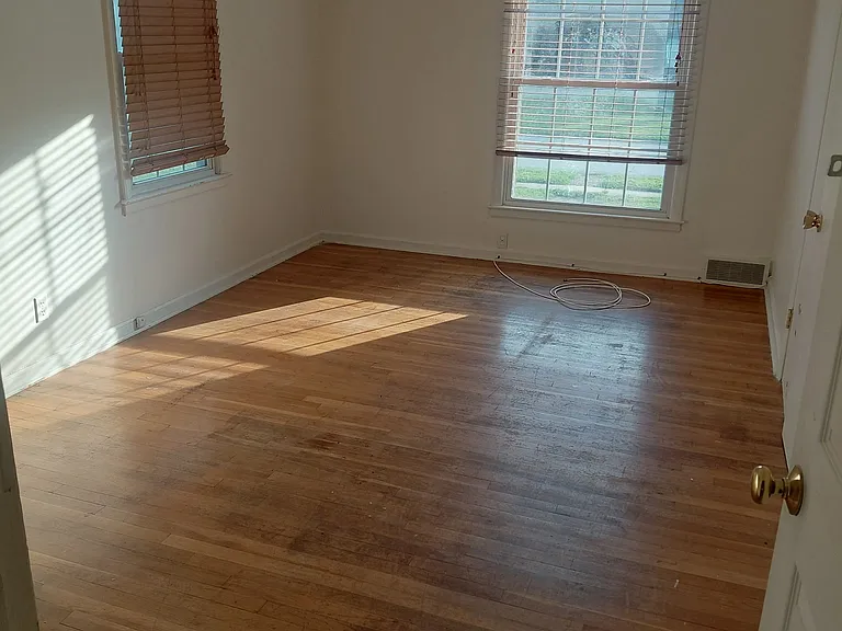 11719 Wyandotte St — Photo 5