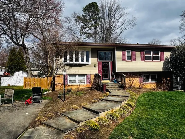 903 Lauren Ln SE, Vienna, VA 22180