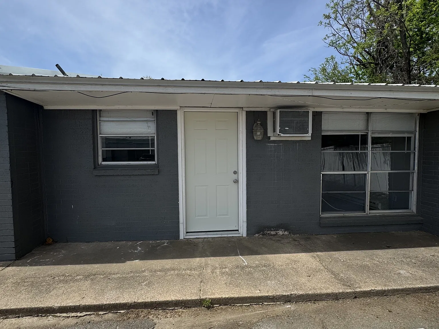 100 Georgia Place Apartments — Photo 2