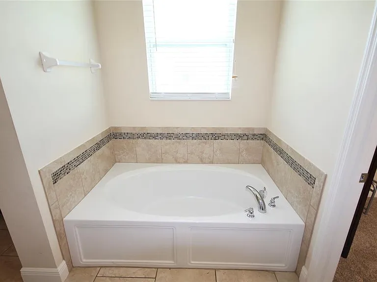 1073 Cavan Dr — Photo 15