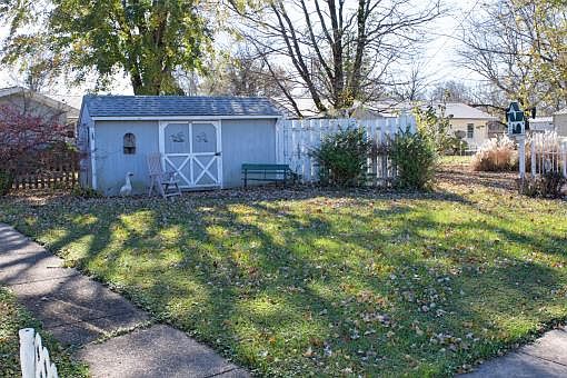 2nd image of 303 N Loyland Dr