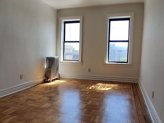 2nd image of 2758 Holland Ave APT 4I