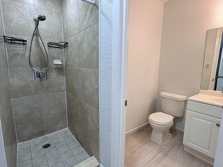 9640 NW 65th St #D10 — Photo 20