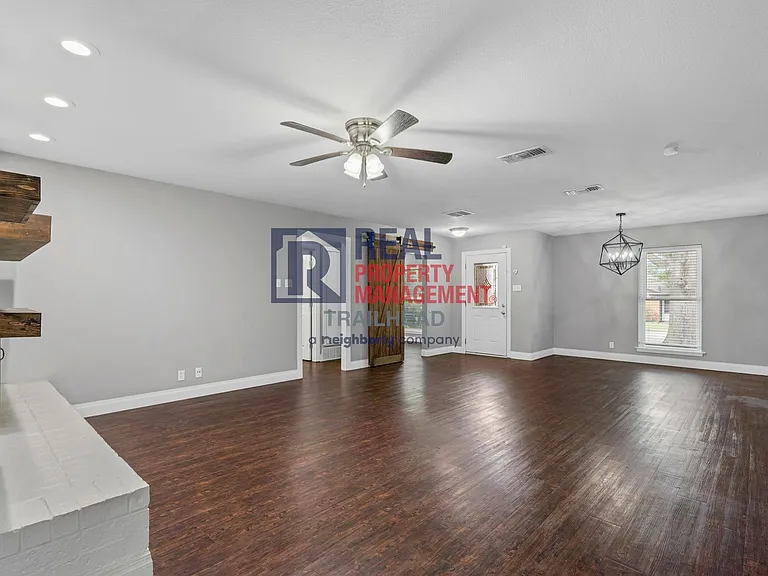 6264 Jennie Dr — Photo 7