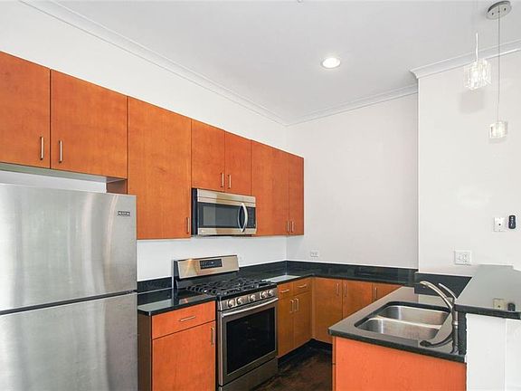 4th image of 384 Ralph McGill Blvd NE Unit 204
