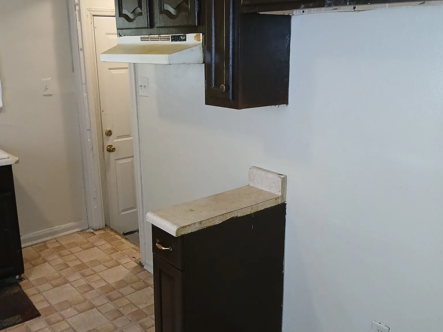 3 bed, 900 sqft, $1,200 — Photo 2