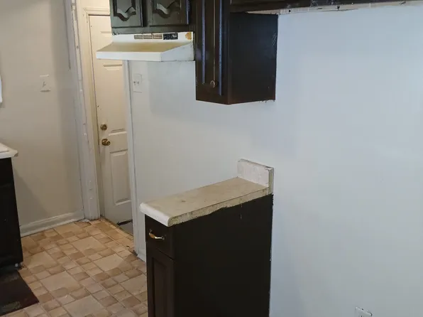 9604 Sorrento St, Detroit, MI 48227