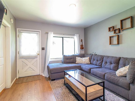 5th image of 3317 E 35th Ave