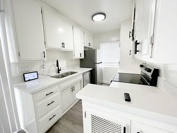 4th image of 8011 Romaine St #216