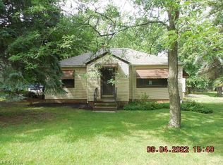 1421 Mapleview Dr, Seven Hills, OH 44131